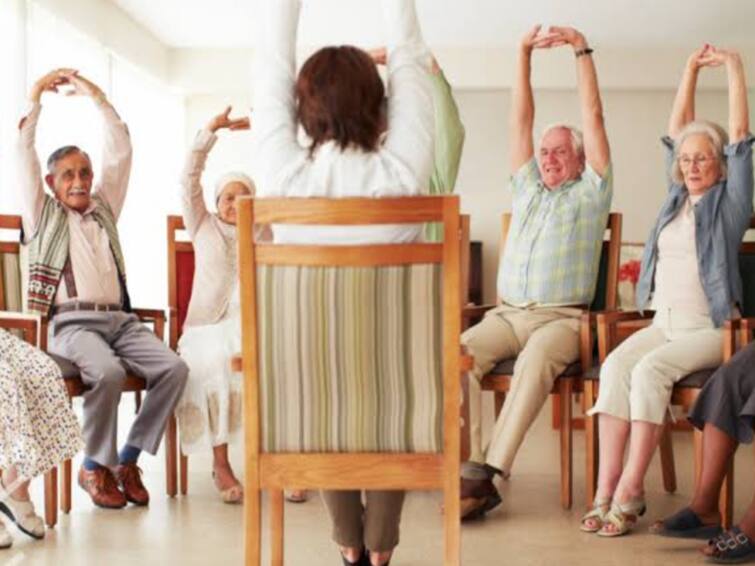 Yoga For Seniors Strong bones, good bends These are the 5 yoga poses that seniors should do Yoga For seniors: எலும்புகள் வலுவாக, நன்றாக வளைய… வயது முதிர்ந்தவர்கள் செய்ய வேண்டிய 5 யோகாசனங்கள் இதுதான்!