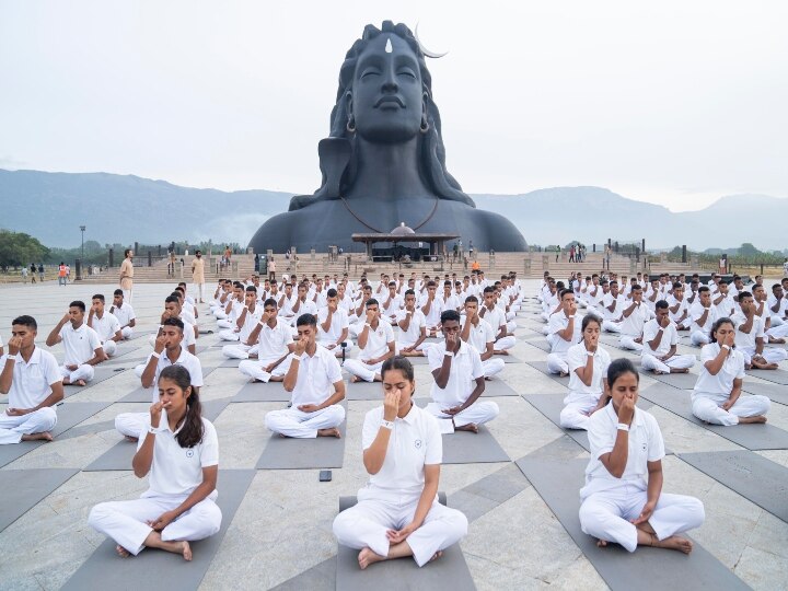 Isha Yoga: சர்வதேச யோகா தினம்: ஆதியோகி முன்பு யோகா செய்து அசத்திய சி.ஆர்.பி.எஃப் வீரர்கள்..!