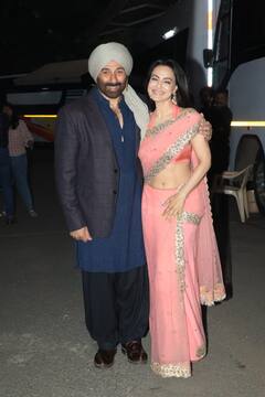 'गदर 2' को प्रमोट करने 'द कपिल शर्मा शो' पर पहुंचे तारा सिंह-सकीना , पीच कलर की साड़ी में बेहद खूबसूरत लगीं एक्ट्रेस