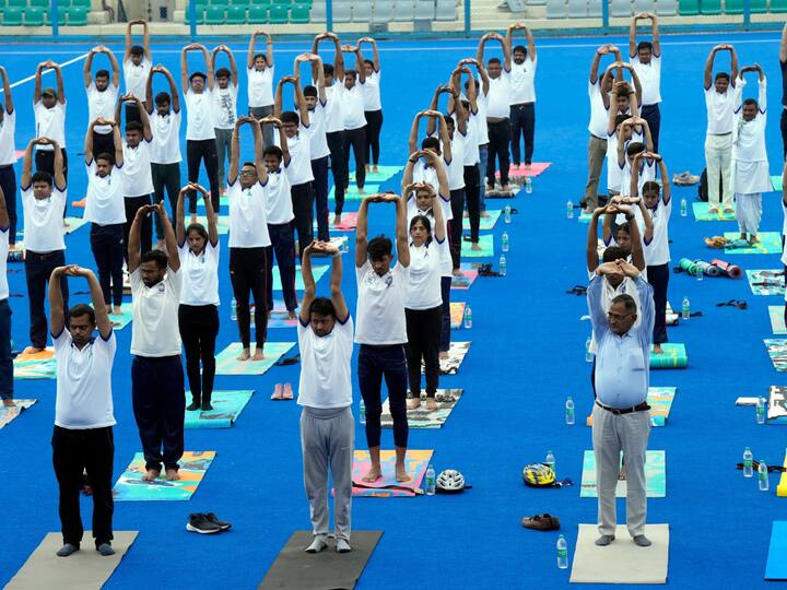 Vice President Jagdeep Dhankhar Rajnath Singh Ashwini Vaishnaw And Other Leaders Across Nation Perform Yoga To Mark 9th International Yoga Day WATCH PM Modi In US VP Dhankhar, Rajnath Singh, And Other Leaders Perform Yoga To Mark 9th International Yoga Day — WATCH