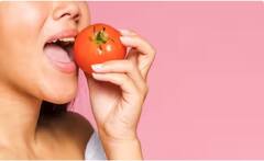ਸਿਕਨ ਕੇਅਰ ਲਈ ਟਮਾਟਰ ਨੂੰ ਇਨ੍ਹਾਂ ਤਰਕਿਆਂ ਨਾਲ ਕਰੋ ਇਸਤੇਮਾਲ...ਨਜ਼ਰ ਆਵੇਗਾ ਕਮਾਲ ਦਾ ਰਿਜ਼ਲਟ