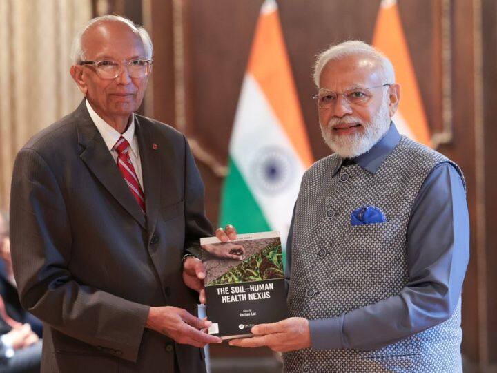 कृषि वैज्ञानिक प्रोफेसर रतन लाल ने कहा कि उन्होंने पीएम मोदी से चर्चा की कि कैसे कृषि जलवायु परिवर्तन का समाधान हो सकता है. उन्होंने कहा, 