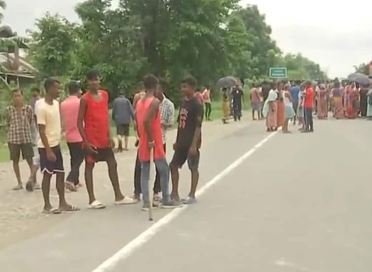 Bengal: Rapid Action Force Deployed After Naxalbari Residents Stage Road Blockade Over Local's Murder Bengal: Rapid Action Force Deployed After Naxalbari Residents Stage Road Blockade Over Local's Murder