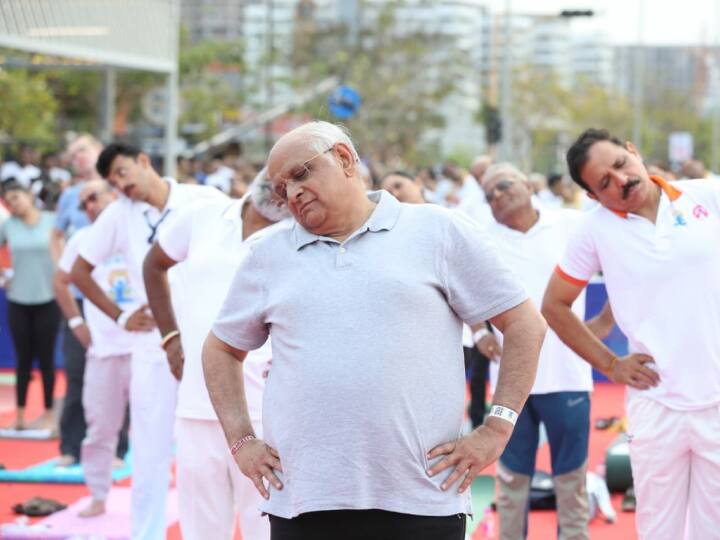 Yoga Day 2023: गिनीज वर्ल्ड रिकॉर्ड तोड़ने की तैयारी में सूरत, एकसाथ योग में हिस्सा लेंगे इतने लोग International Yoga Day 2023 Gujarat CM Bhupendra Patel did yoga Surat ready to Guinness World Record Yoga Day 2023: गिनीज वर्ल्ड रिकॉर्ड तोड़ने की तैयारी में सूरत, एकसाथ योग में हिस्सा लेंगे इतने लोग