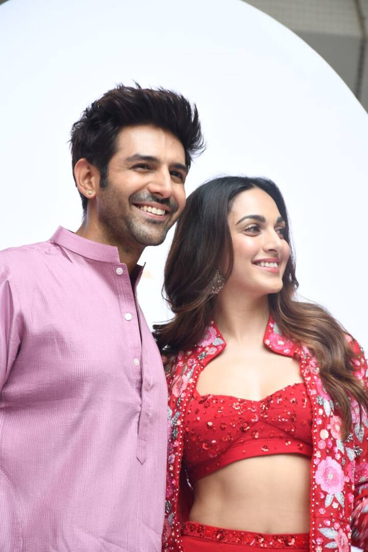 সদ্য মুক্তি পেয়েছে কিয়ারা আডবাণী (Kiara Advani) আর কার্তিক আরিয়ান (Kartik Aryaan) অভিনীত 'সত্যপ্রেম কি কথা' (Satyaprem Ki Katha)-র নতুন গান।