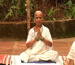 Yoga Day 2023 : तरुण पिढीला लाजवणारा रमा आजींचा उत्साह!