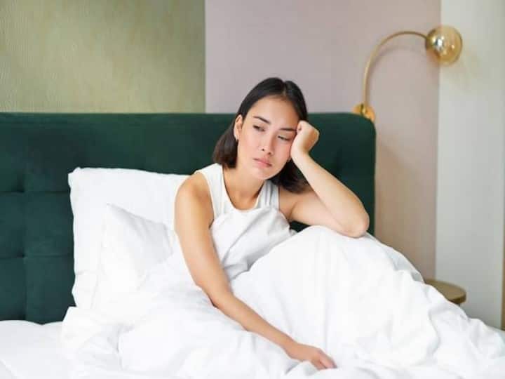 health tips less sleep increases stroke risk know how सावधान ! रात में कम सोना जिंदगी के साथ है खिलवाड़,  इस जानलेवा बीमारी का बढ़ जाता है 51 प्रतिशत रिस्क