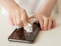 इस तरह साफ करें स्मार्टफोन का कैमरा, ये गलतियां बिलकुल न करें