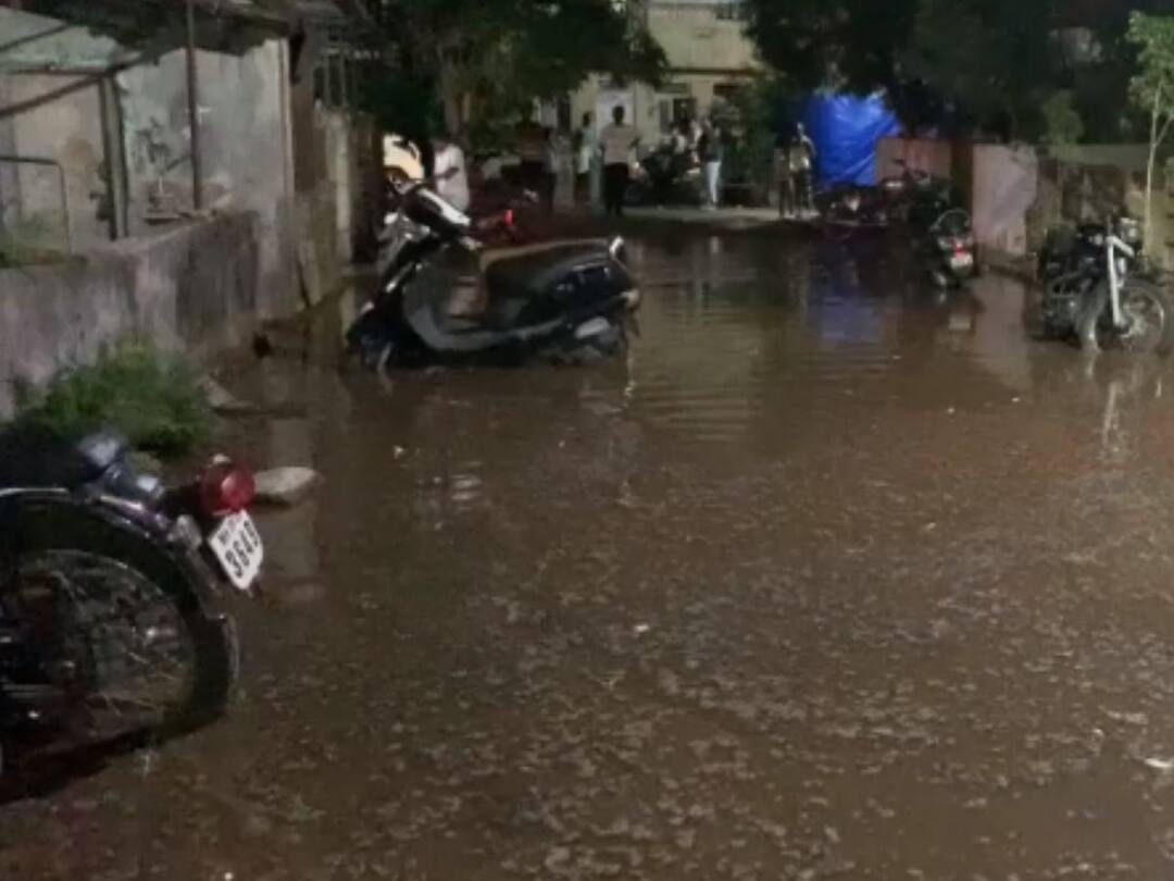 Kolhapur News Water Tank Overflowed In Shahu Mill Colony And People Are