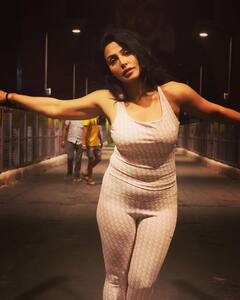 Nandini Rai Photos : మిడ్ నైట్ రోడ్డు మీద షికారు చేసిన బ్యూటీ