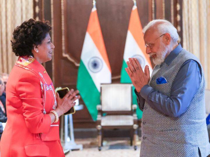 पीएम मोदी ने चंद्रिका टंडन से भी मुलाकात की. न्यूयॉर्क विश्वविद्यालय के टंडन स्कूल ऑफ इंजीनियरिंग की निदेशक चंद्रिका टंडन से मुलाकात के बाद पीएमओ की तरफ से ट्वीट किया गया. उन्होंने कहा, टंडन का छात्रों में आलोचनात्मक सोच को प्रोत्साहित करने की दिशा में उनका प्रयास प्रशंसनीय है.