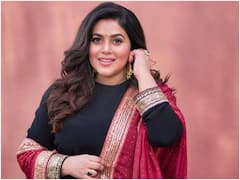 Poorna Dhee 16 Photos : పూర్ణ కాన్ఫిడెన్స్‌కు కాంపిటీషన్ లేదుగా, పిల్లాడు పుట్టాక చేసిన ఫస్ట్ ప్రోగ్రామ్ ఫొటోస్