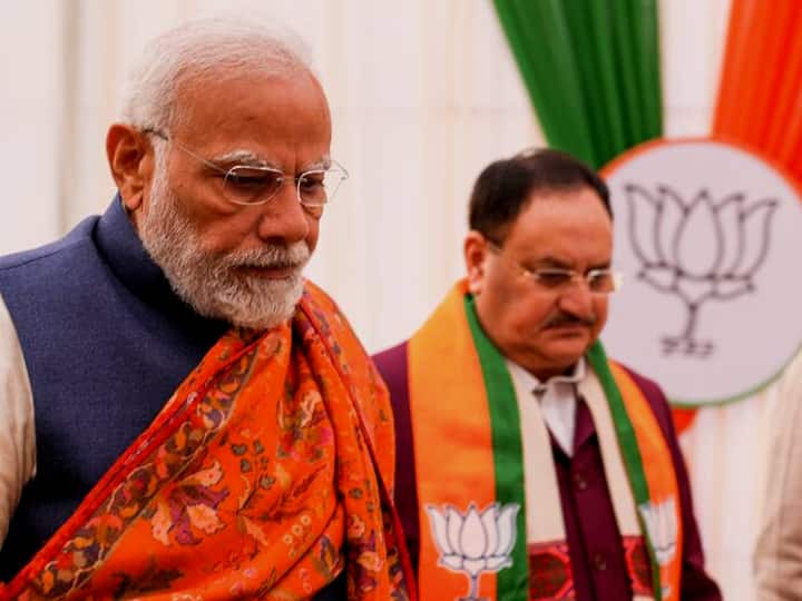 न्यूयॉर्क टाइम्स के ब्‍यूरो चीफ मुजीब मशाल ने एक और बात लेख में लिखी कि अपने देश की नब्‍ज को भी पीएम मोदी बखूबी पहचानते हैं. पीएम मोदी की पार्टी, जिसकी सोशल मीडिया पर जबरदस्‍त पकड़ है, उसकी भी अहमियत है. जो उनके भाषणों के वीडियो, टेक्‍स्ट, सोशल मीडिया पर फैलाती है.