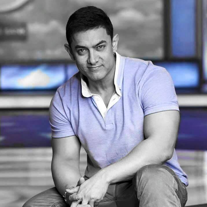 ह्यूमन ऑफ बॉम्बे को दिए गए इंटरव्यू में बात करते हुए आमिर खान ने अपने बचपन के दिनों की यादें साझा की. आमिर खान के पिता ताहिर हुसैन एक फिल्म निर्माता थे और उन्होंने कई फिल्में बनाईं. हालांकि कुछ फिल्मों के अटक जाने की वजह से वो भारी कर्ज में डूब गए. उस वक्त उन्हें परेशान देखकर बहुत तकलीफ होती थी.