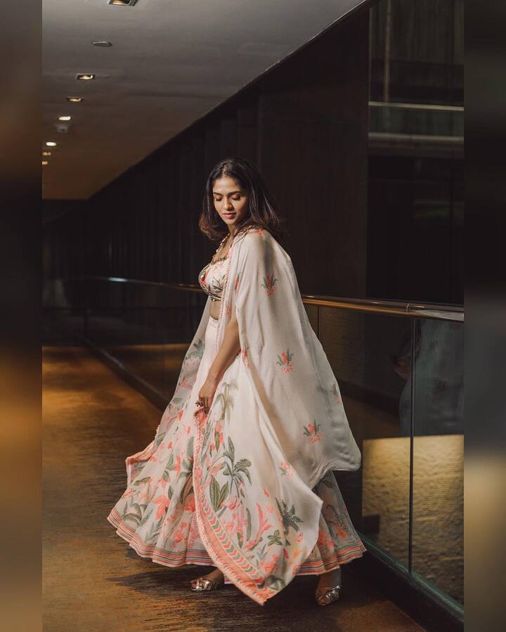 తాజాగా ఈమె సోషల్ మీడియాలో పోస్టు ఫోటోలు నెటిజన్లు ఆకట్టుకుంటున్నాయి. Photo Credit: Sunainaa/Instagram
