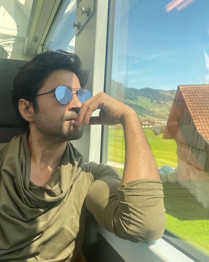 फेमस एक्टर और होस्ट राजीव खंडेलवाल (Rajeev Khandelwal) ने बताया है कि वो कास्टिंग काउच का शिकार हो चुके हैं. एक्टर का कहना है कि लोग सिर्फ वुमेन सेफ्टी पर बात करते हैं लेकिन आदमियों के अपने चैलेंजेज़ होते हैं.