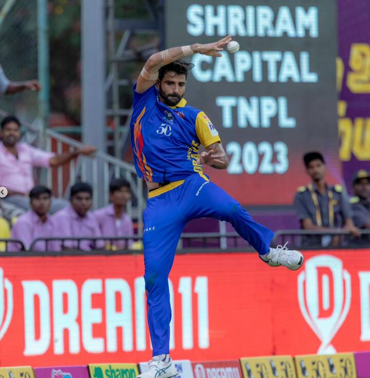 20வது ஓவரை திண்டுக்கல் அணியின் வேகப்பந்து வீச்சாளர் சரவணகுமார் பந்து வீச ஆர்.ரோகித் அதனை எதிர்கொண்டார். முதல் பந்தில் பவுண்டரி அடிக்க இரண்டாவது பந்தில் ஆட்டம் இழந்தார்.அடுத்து வந்த லோகேஷ் ராஜ் 3வது பந்தை பவுண்டரிக்கு விலாச 4வது பந்தில் ஒரு ரன் எடுத்தார், 5வது பந்தை எதிர்க்கொண்ட சசிதேவ் பந்தை தவறவிட விக்கெட் கீப்பர் அவரை ரன்-அவுட் செய்தார். கடைசி பந்தில் 3 ரன்கள் தேவைப்பட்ட நிலையில் அந்த பந்தை எதிர்கொண்டார் ரஹில் ஷா. ஆனால் அவரால் ஒரு ரன் மட்டுமே எடுக்க முடிந்தது. இதனால் தனது மூன்றாவது வெற்றியை பதிவு செய்தது திண்டுக்கல் டிராகன்ஸ்.