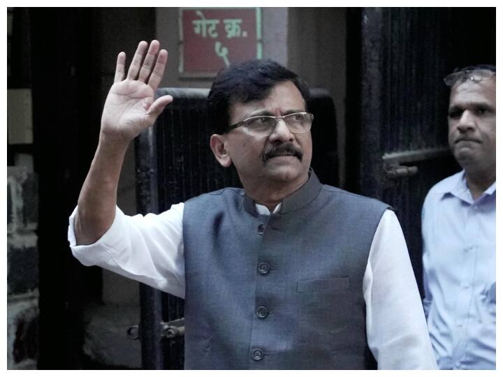 ED raids close aides of Sanjay Raut and Aditya Thackeray in Mumbai Covid scam case Shiv Sena raised questions Mumbai Covid Scam: मुंबई कोविड घोटाला मामले में संजय राउत और आदित्य ठाकरे के करीबियों पर ED की छापेमारी