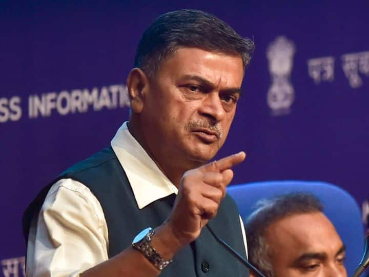 Union Minister RK Singh lashed out at the Opposition, ‘giving free electricity after taking a loan’