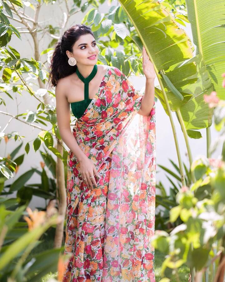 జబర్తస్త్ వర్ష అందమైన ఫోటోలు
