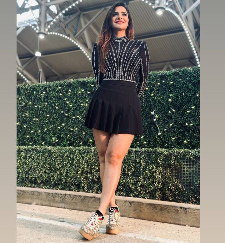 అషూరెడ్డి, సోషల్ మీడియాలో ఈమె చేసే రచ్చ మామూలుగా ఉండదు. టిక్ టాక్ ద్వారా పాగా పాపులర్ అయ్యింది ఈ బ్యూటీ. పలు షార్ట్ ఫిలిమ్స్ తో పాటు, ప్రైవేట్ ఆల్బమ్స్ లోనూ నటించింది.