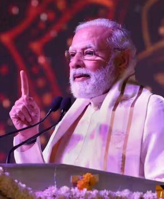 કોરોના મહામારી દરમિયાન પણ પીએમ મોદીએ 'મન કી બાત' કાર્યક્રમમાં લોકો સાથે સંવાદ જાળવી રાખ્યો હતો. આ કાર્યક્રમમાં તેઓ એવા લોકો વિશે પણ વાત કરે છે જેઓ પોતાના પ્રયાસો દ્વારા નાના-નાના ફેરફારો લાવી રહ્યા છે.