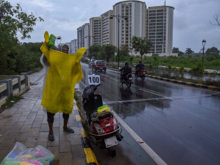 southwest monsoon enters into telangana may fall heavy rains in some parts Telangana Weather: తెలంగాణలోకి ఎంటర్ అయిన నైరుతి రుతుపవనాలు, ఈ జిల్లాల్లో భారీ వర్షాలకు ఛాన్స్ - ఐఎండీ