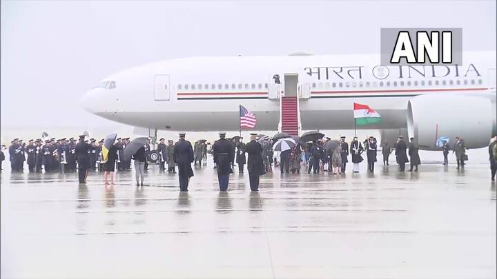 या प्रसंगी अमेरिकन सरकारचे वरिष्ठ प्रशासकीय आणि लष्करी अधिकारी उपस्थित होते.