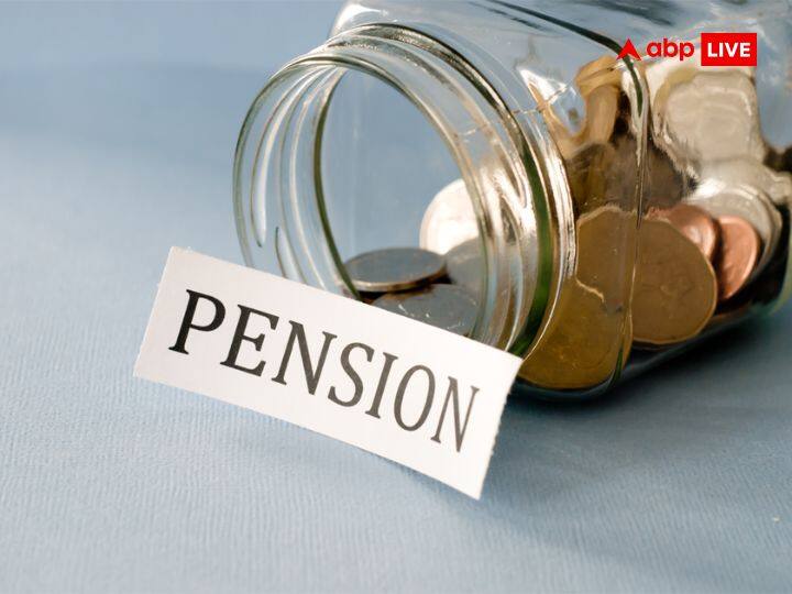 Minimum Pension Scheme: Finance Ministry rejected the news of giving minimum pension to central employees, said - the committee is still discussing શું કેન્દ્રીય કર્મચારીઓને લઘુતમ પેન્શન આપવાનો મોદી સરકારનો કોઈ વિચાર નથી? નાણા મંત્રાલયે કરી સ્પષ્ટતા