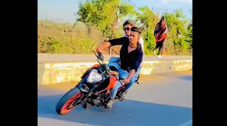 Morbi: one more video viral of bike stunt in morbi, citizens afraid of young boys Morbi: મોરબીમાં એક પછી એક બાઇક સ્ટન્ટના વીડિયો વાયરલ થતાં લોકોમાં ભય, પોલીસતંત્ર પર ઉઠ્યા સવાલો....