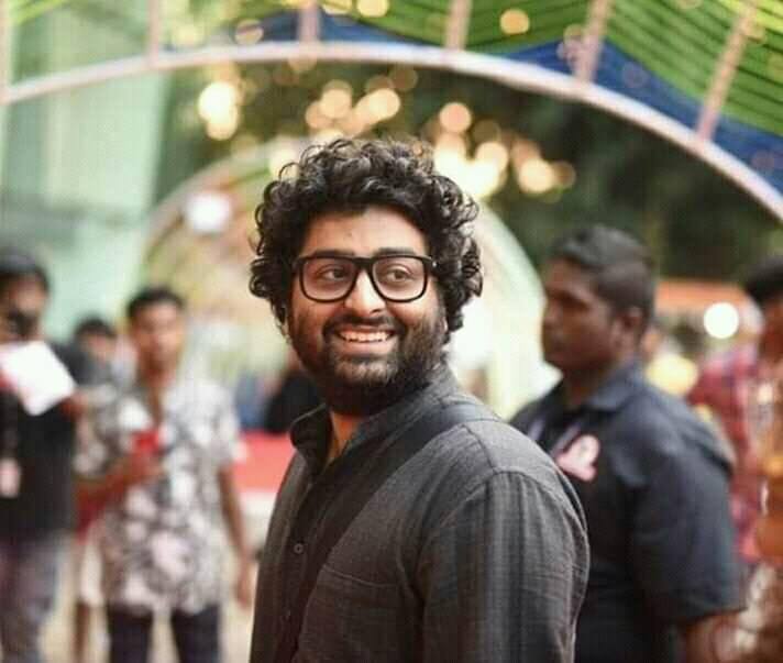 अरिजीत सिंह – इस लिस्ट का पहला नाम अपनी सुरीली आवाज से पलभर में सबको दीवाना बनाने वाले सिंगर अरिजीत सिंह का है. अरिजीत एक गाने के लिए 15 से 20 लाख रुपए की फीस लेते हैं.