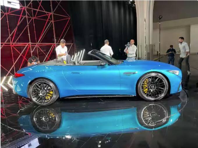 SL 55 AMG ਵਿੱਚ 4.0-ਲੀਟਰ V8 ਬਿਟਰਬੋ ਇੰਜਣ ਦੀ ਵਰਤੋਂ ਕੀਤੀ ਗਈ ਹੈ, ਜੋ 469hp ਦੀ ਪਾਵਰ ਜਨਰੇਟ ਕਰਦਾ ਹੈ। ਇਸ ਨੂੰ 9-ਸਪੀਡ ਗਿਅਰਬਾਕਸ ਨਾਲ ਜੋੜਿਆ ਗਿਆ ਹੈ।