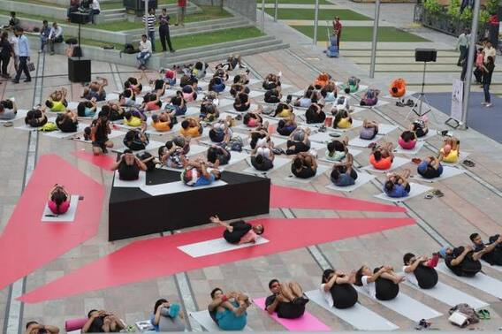 International Yoga Day के मौके पर Sacred Games की Kukoo 'Kubbra Sait' ने बताई अपनी Fitness Journey