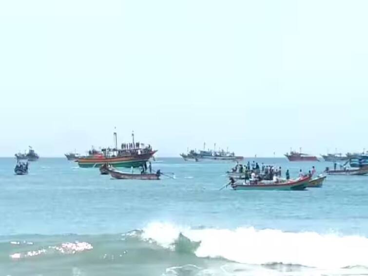 About 30 fishermen were arrested by the Sri Lankan Navy in the last 2 days. Fishermen Arrest: மீண்டும் அத்துமீறும் இலங்கை.. இரண்டு நாட்களில் 30 மீனவர்கள கைது.. அவர்களின் நிலை என்ன?