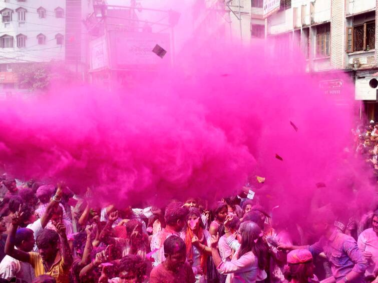 Pakistan’s Higher Education Commission Withdraws Notice Banning Holi In Universities Pakistan’s Higher Education Commission Withdraws Notice Banning Holi In Universities