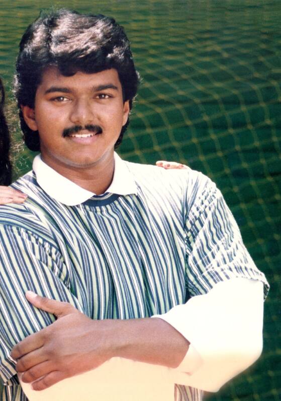 பிரபல இயக்குநர் எஸ்.ஏ. சந்திரசேகர் - ஷோபா தம்பதிக்கு 1974 ஆம் ஆண்டு ஜூன் 22 ஆம் தேதியன்று பிறந்த குழந்தைதான் ஜோசப் விஜய்.