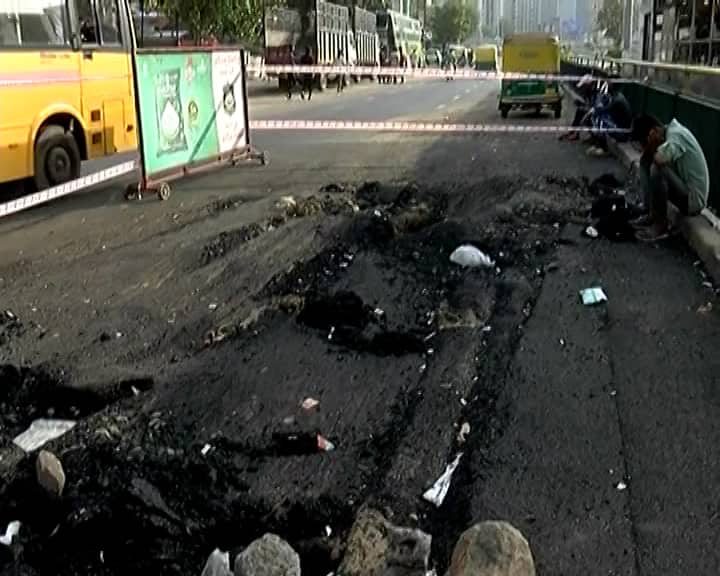 Big pothole on the road of Vadinath in Ahmedabad Ahmedabad: વગર વરસાદે શહેરના આ વિસ્તારમાં પાંચ લાખના ખર્ચ છતાં પડ્યો મોટા ભૂવો