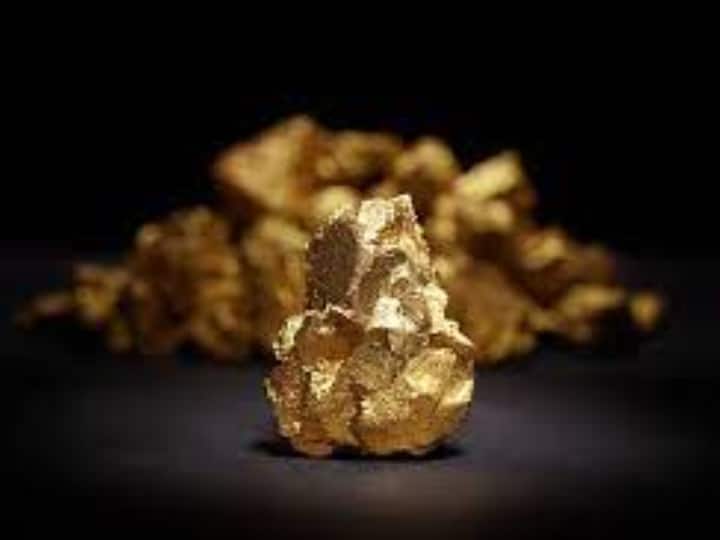 Gold Mines in India: सोना एक बहुमूल्य धातु है, दुनिया के कई देशों से निकाला जाता है. भारत भी इन देशों में शामिल है, लेकिन चीन में सबसे ज्यादा सोना निकाला जाता है.