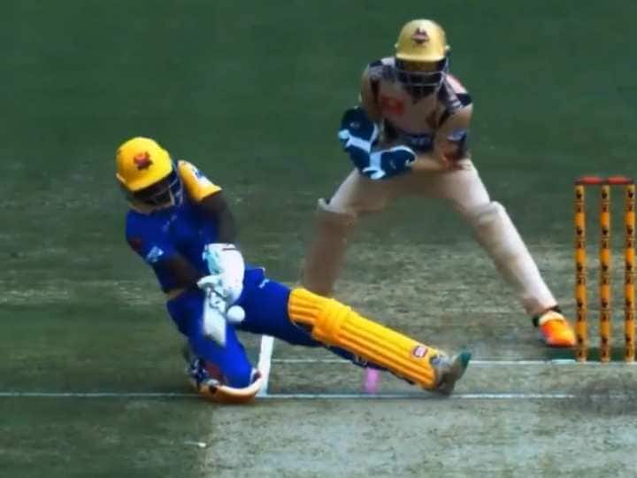 TNPL 2023 R Ashwin's teammate C Sarath Kumar smashes wide delivery over fine leg for boundary Watch Video TNPL 2023: रविचंद्रन अश्विन के साथी खिलाड़ी ने लगाया हैरतअंगेज शॉट, फैंस को दिखी सूर्यकुमार यादव की झलक