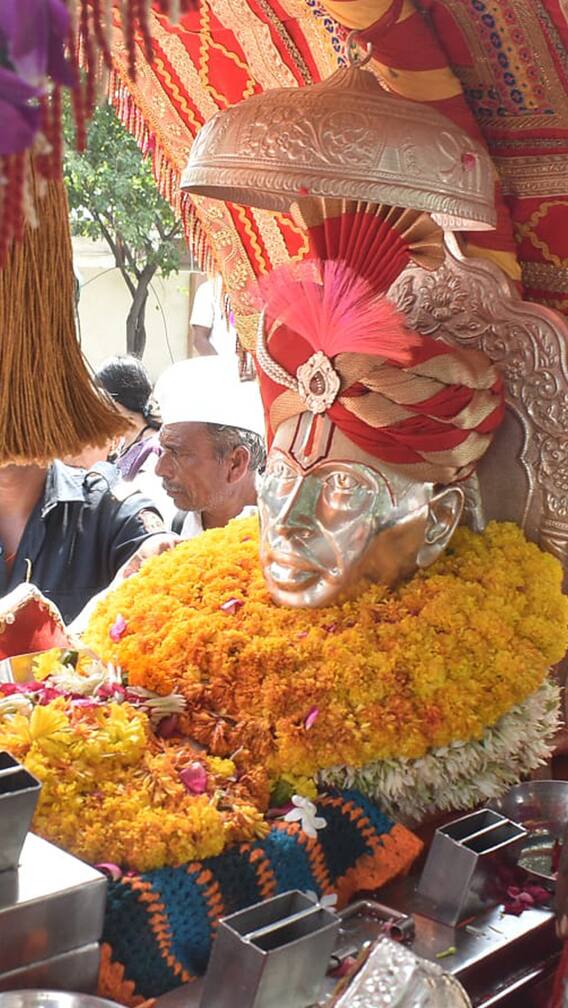 गजानन महाराजांच्या पालखीचे सोलापूर शहरात आगमन!