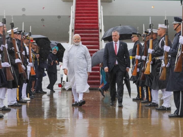 PM Modi US Visit: PM lead yoga day 2023 event at UN new work now he will meet Joe Biden in Washington 10 highlights PM Modi US Visit: पीएम मोदी ने न्यूयॉर्क में UN मुख्यालय में किया योग, अब पहुंचे वॉशिंगटन, राष्ट्रपति जो बाइडेन से होगी मुलाकात | 10 बड़ी बातें