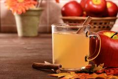 Apple Tea Recipe : 'ॲपल टी' एकदा पिऊन तर पाहा... ग्रीन टीला उत्तम पर्याय; झटपट होईल तयार