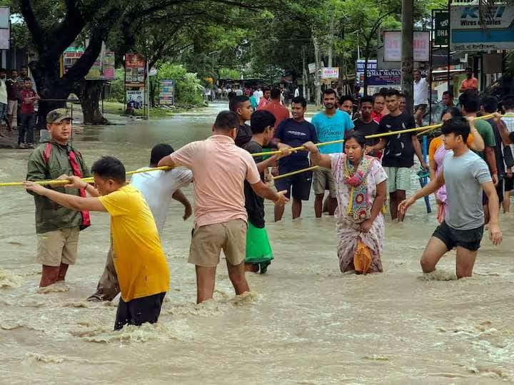 Assam Flood 21st June marginally worsened as 1 20 lakh people in 20 districts have been affected Assam Flood : असम में बाढ़ ने मचाई तबाही, 20 जिलों के एक लाख से ज्यादा लोग प्रभावित, सड़क-पुल टूटे