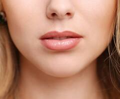 Lip Care Tips : उष्णतेचाही ओठांवर परिणाम, गुलाबी आणि मुलायम ओठांसाठी 'हे' नैसर्गिक उपाय करा!