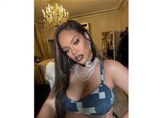 રીહાન્નાએ બોલ્ડ ડ્રેસ પહેરી ફ્લોન્ટ કર્યો બેબી બમ્પ