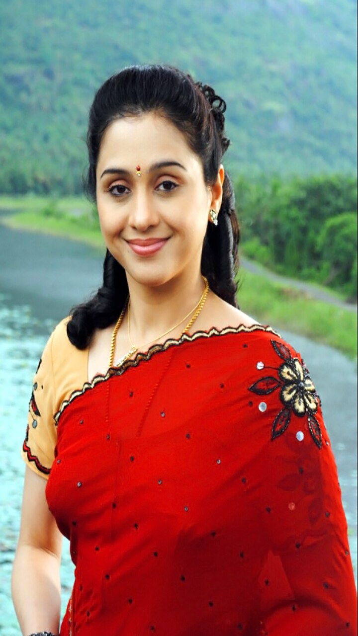 1995ம் ஆண்டு வெளியான 'தொட்டாசிணுங்கி' படத்தின் மூலம் தமிழில் என்ட்ரி