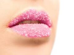 Lip Care Tips : उष्णतेचाही ओठांवर परिणाम, गुलाबी आणि मुलायम ओठांसाठी 'हे' नैसर्गिक उपाय करा!