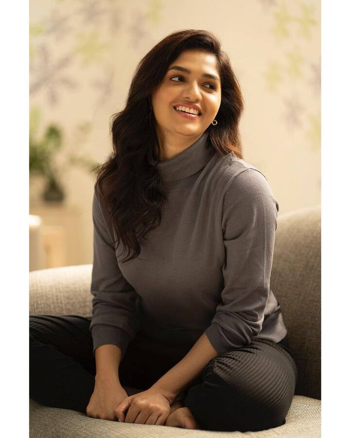 విశాల్ హీరోగా చేసిన ‘లాఠీ’ చిత్రంలోనూ హీరోయిన్ గా నటించి మెప్పించింది. Photo Credit: Sunainaa/Instagram