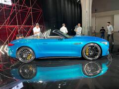 Mercedes SL 55 AMG Roadster: मर्सिडीज-बेंज ने लॉन्च की नई एसएल 55 एएमजी रोडस्टर कार, तस्वीरों के साथ देखें डिटेल्स