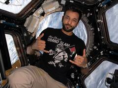 UAE Astronaut Yoga: अरब देश से ताल्लुक रखने वाले एस्ट्रोनॉट ने स्पेस में किया योग, देखें तस्वीरें